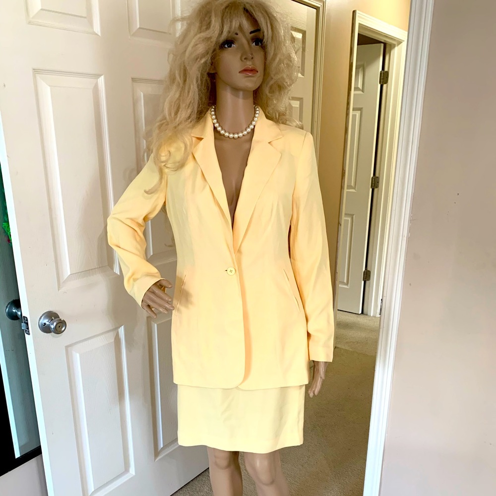 Spiegel Size 4 Yellow 2 Piece Blazer Skirt Suit